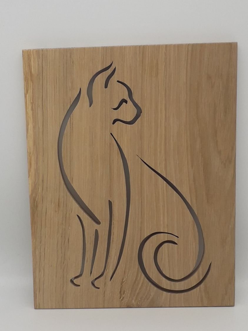 Kattfigur i helfigur