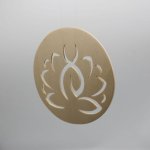 Sittande kvinna i lotus (liten storlek)