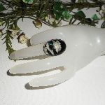 Cabochon ring med beige svart glas kupol
