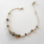 Armband med grön labradoritsten på 925 silverkedja