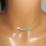 Halsband i 925 silver med liten delfin och turkosa stenar