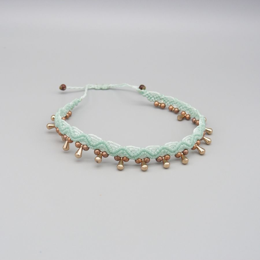 Fotledsring i micro-macramé "water mint green".