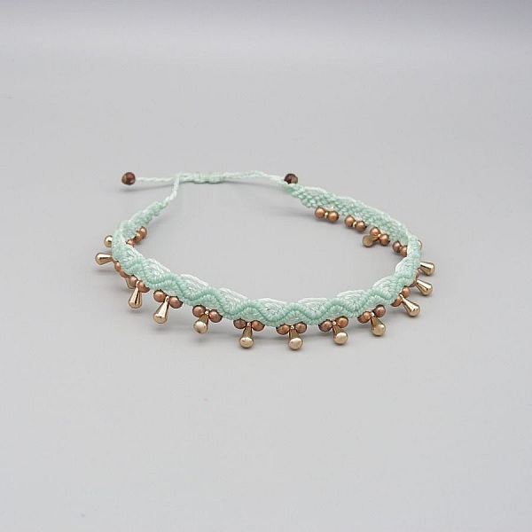 Fotledsring i micro-macram&eacute; "water mint green".