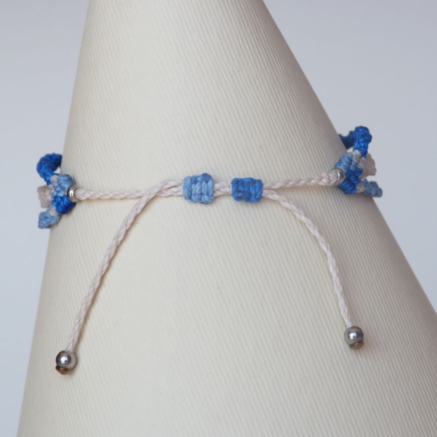 3 i 1 mikro-macramé armband i blå och beige sand