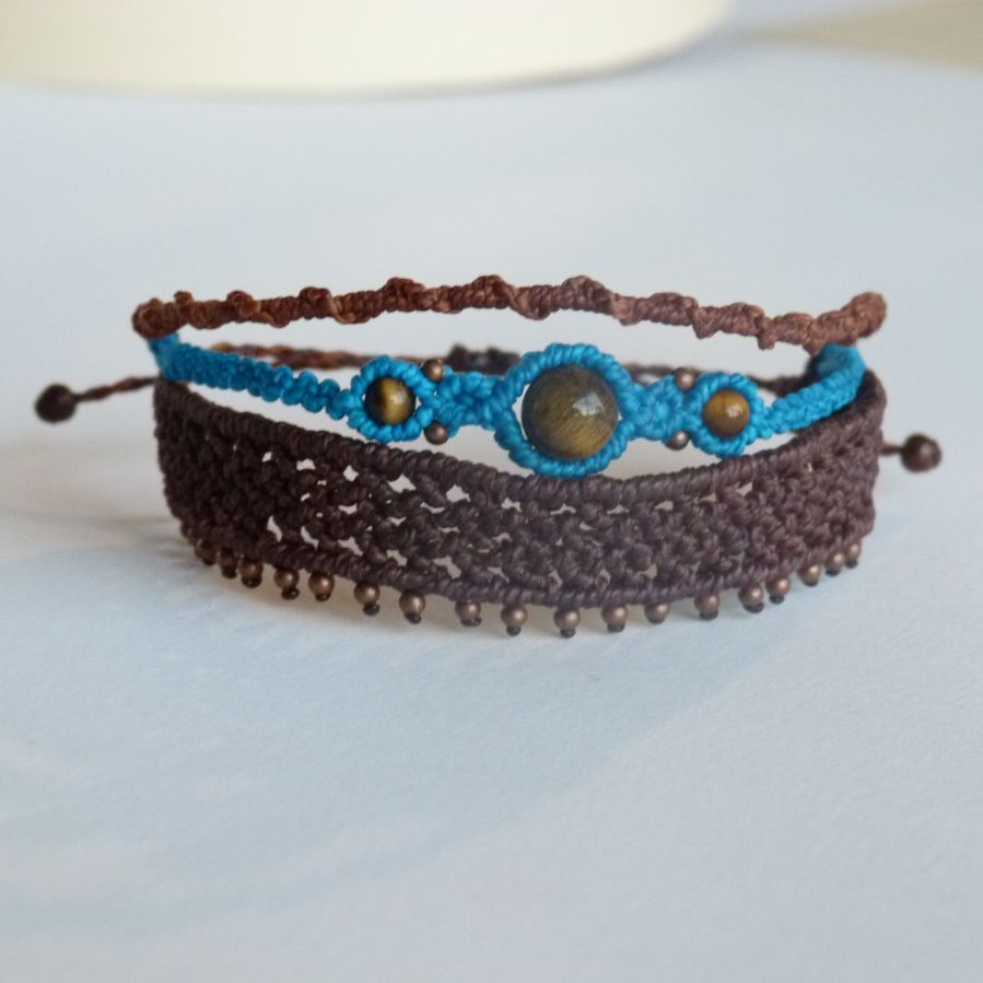 3 i 1 brunt och turkost armband med flera längder i mikro-macramé