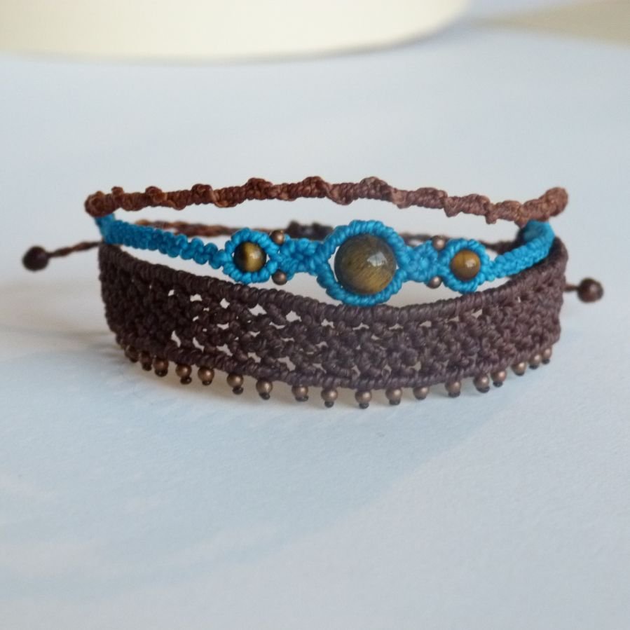 3 i 1 brunt och turkost armband med flera längder i mikro-macramé