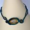Ankablå mikro-macramé halsband med en natursten, tigerögat