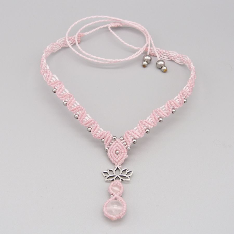 Rosa mikro-macramé halsband med två kvarts pärlor 