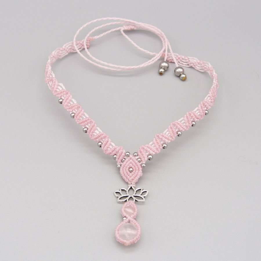 Rosa mikro-macramé halsband med två kvarts pärlor 