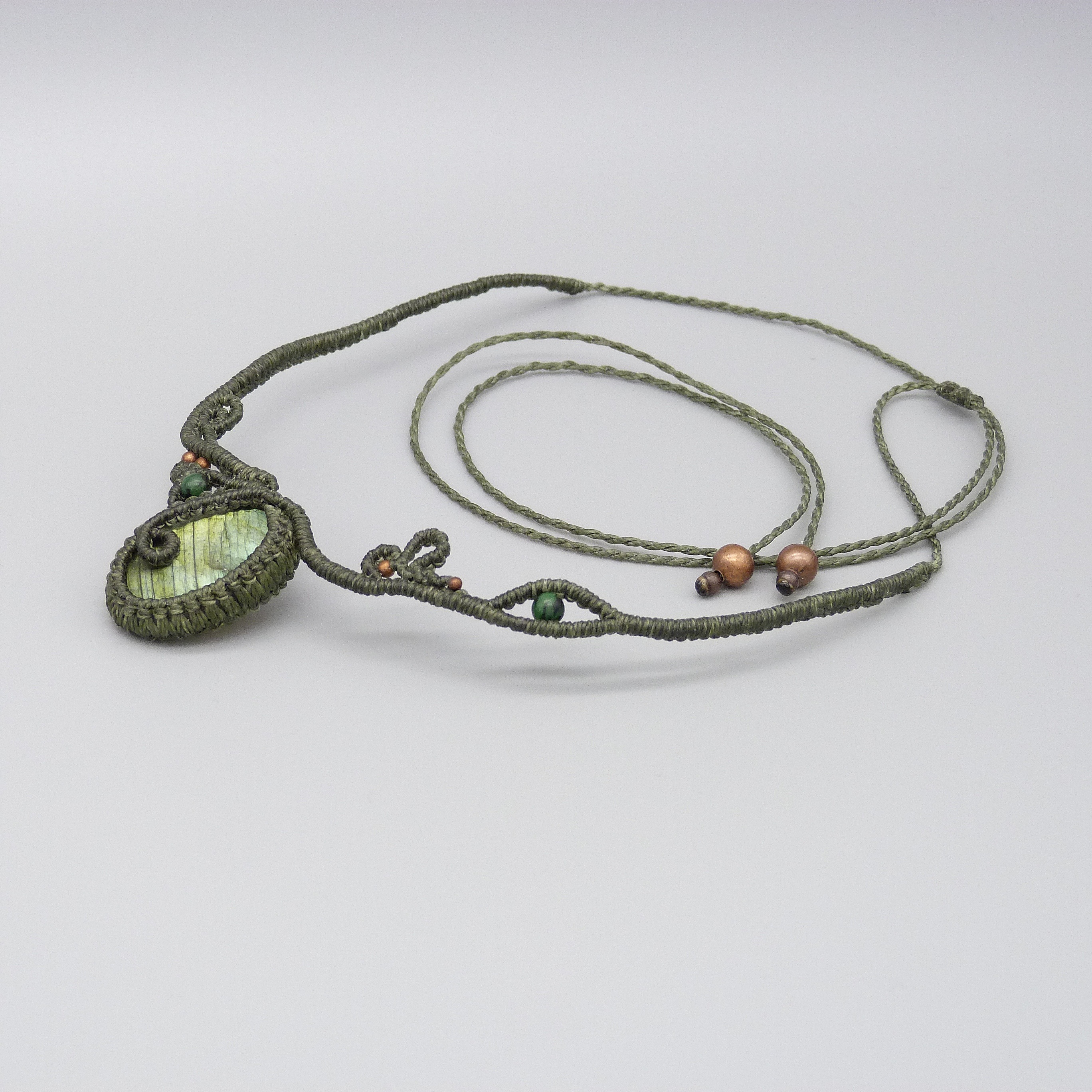 Commande personnalis&eacute;e sur demande  : collier avec une labradorite