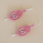 Micro macramé rosa örhängen med krokar i 925 silver