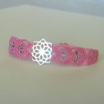 Rosa mikro-macramé armband med silverinsats