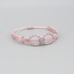Rosa mikro-macramé armband med en sten av rosakvarts