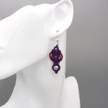 Lila mikro makramé örhängen med 925 silver krok