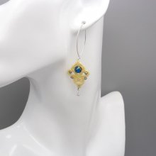 Cream micro-macramé örhängen med aqua terra jasper pärla
