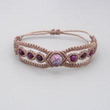 Taupe mikro-macramé armband med en blåviolett imperial jaspis ädelsten