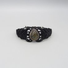 Svart mikro-macramé armband med en labradorit i mitten