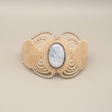 Ljusbeige mikro-macramé armband med en agat