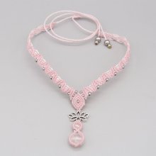 Rosa mikro-macramé halsband med två kvarts pärlor 
