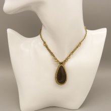 Halsband i gyllene mikromakramé med gyllene obsidian 