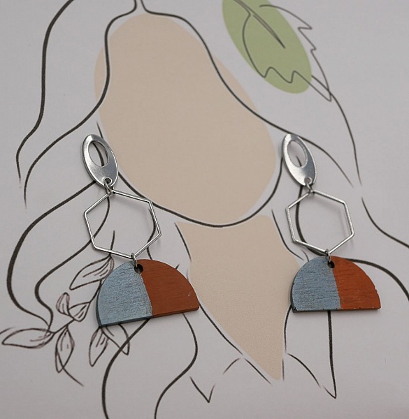 Gr&aring; och bruna geometriska h&auml;ngande &ouml;rh&auml;ngen