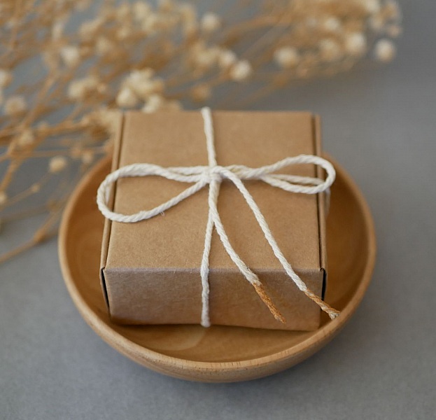 Stora ovala &ouml;rh&auml;ngen i valn&ouml;tstr&auml; och gr&aring; metallic