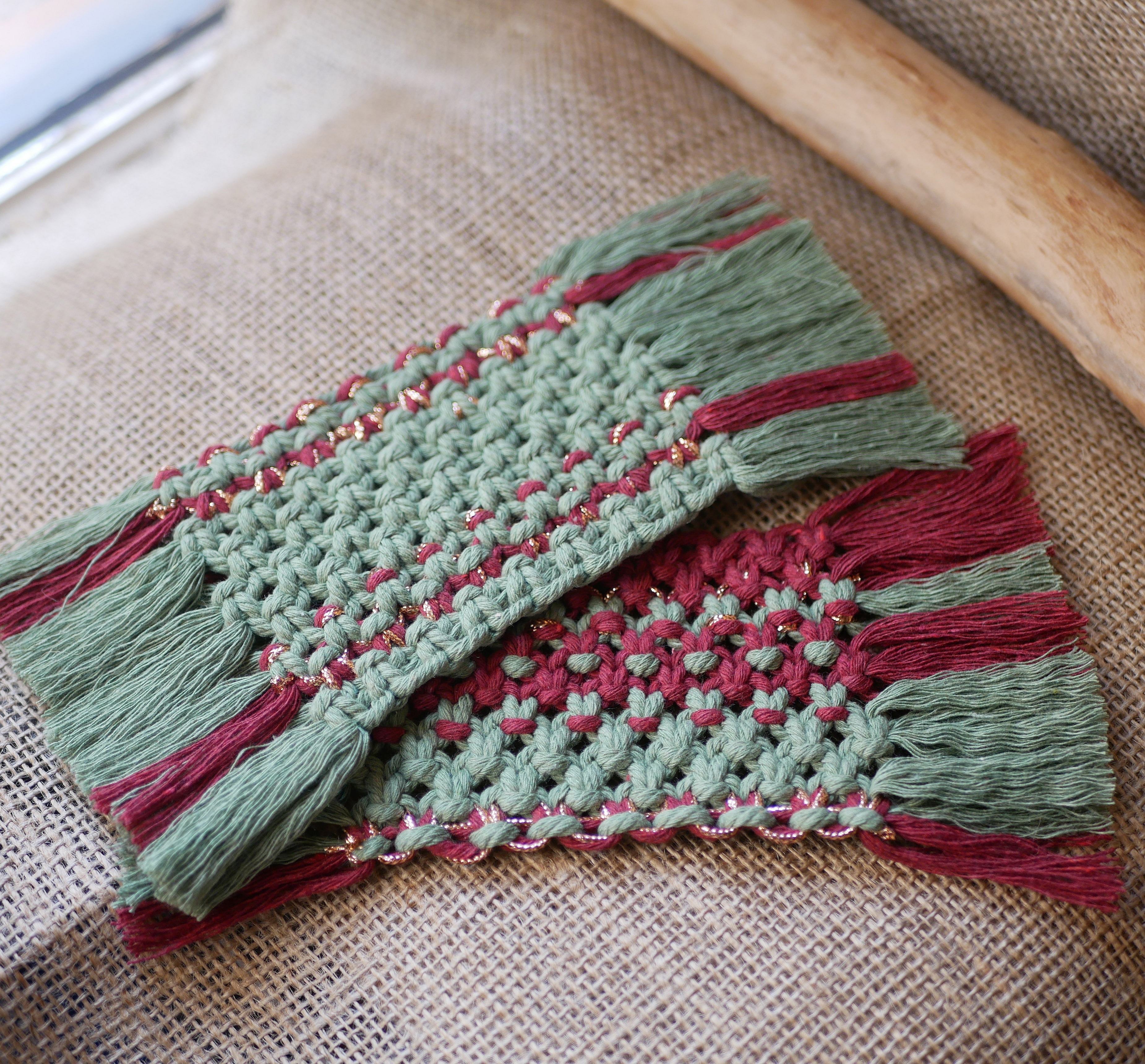 Duo de minis tapis couleurs de No&euml;l en macram&eacute; de cotons rouge et vert