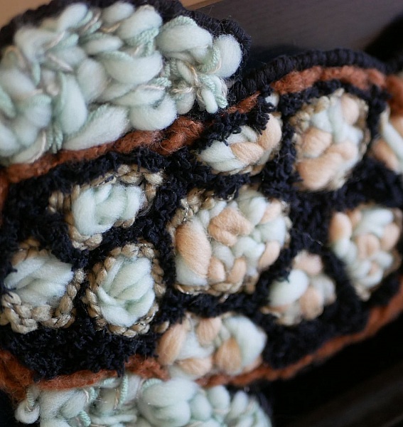 D&eacute;coration Tortue marine en tissage de laine noir et vert