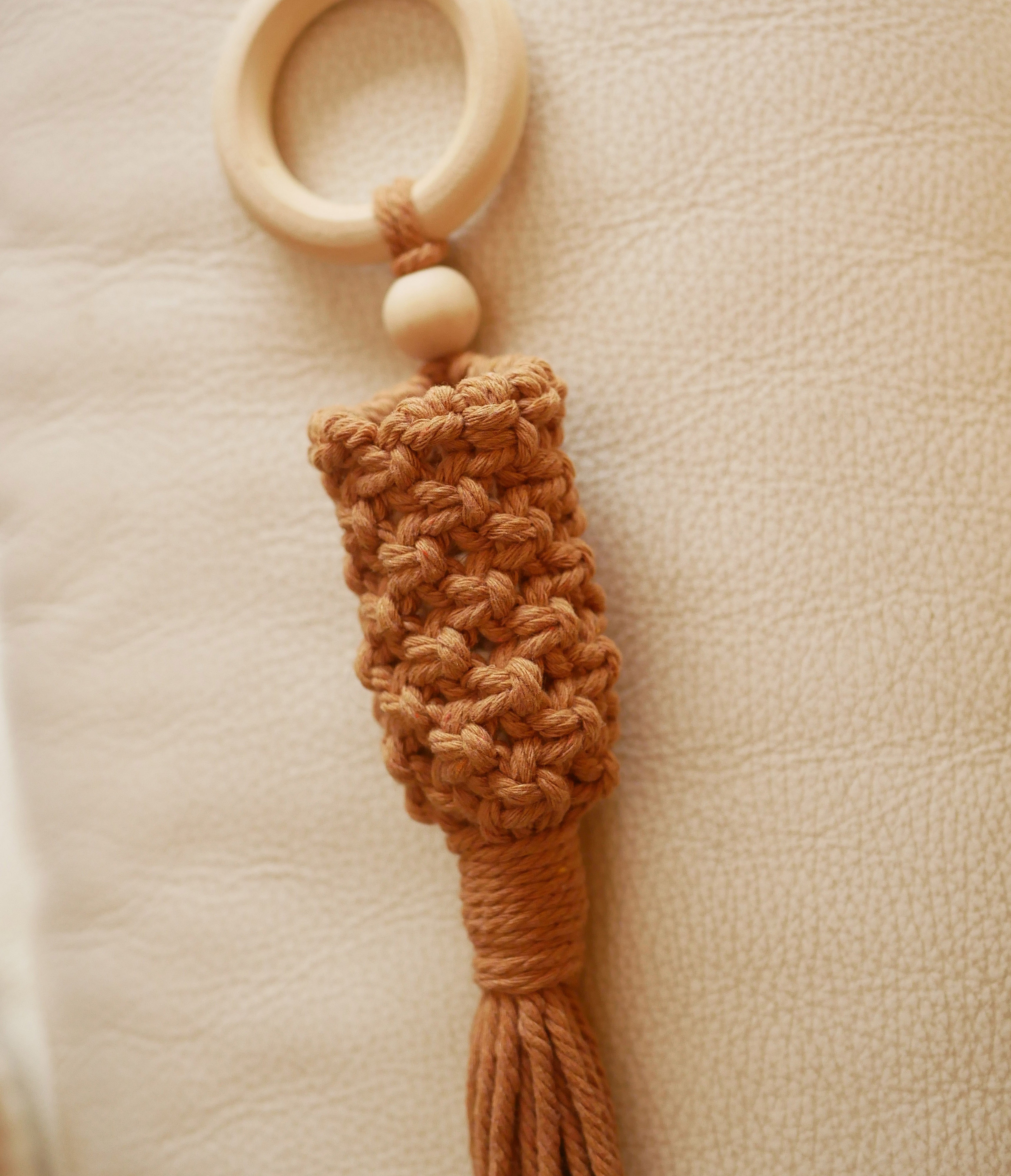 Petite suspension en macram&eacute; pour mini plantes avec corde coton Beige sable