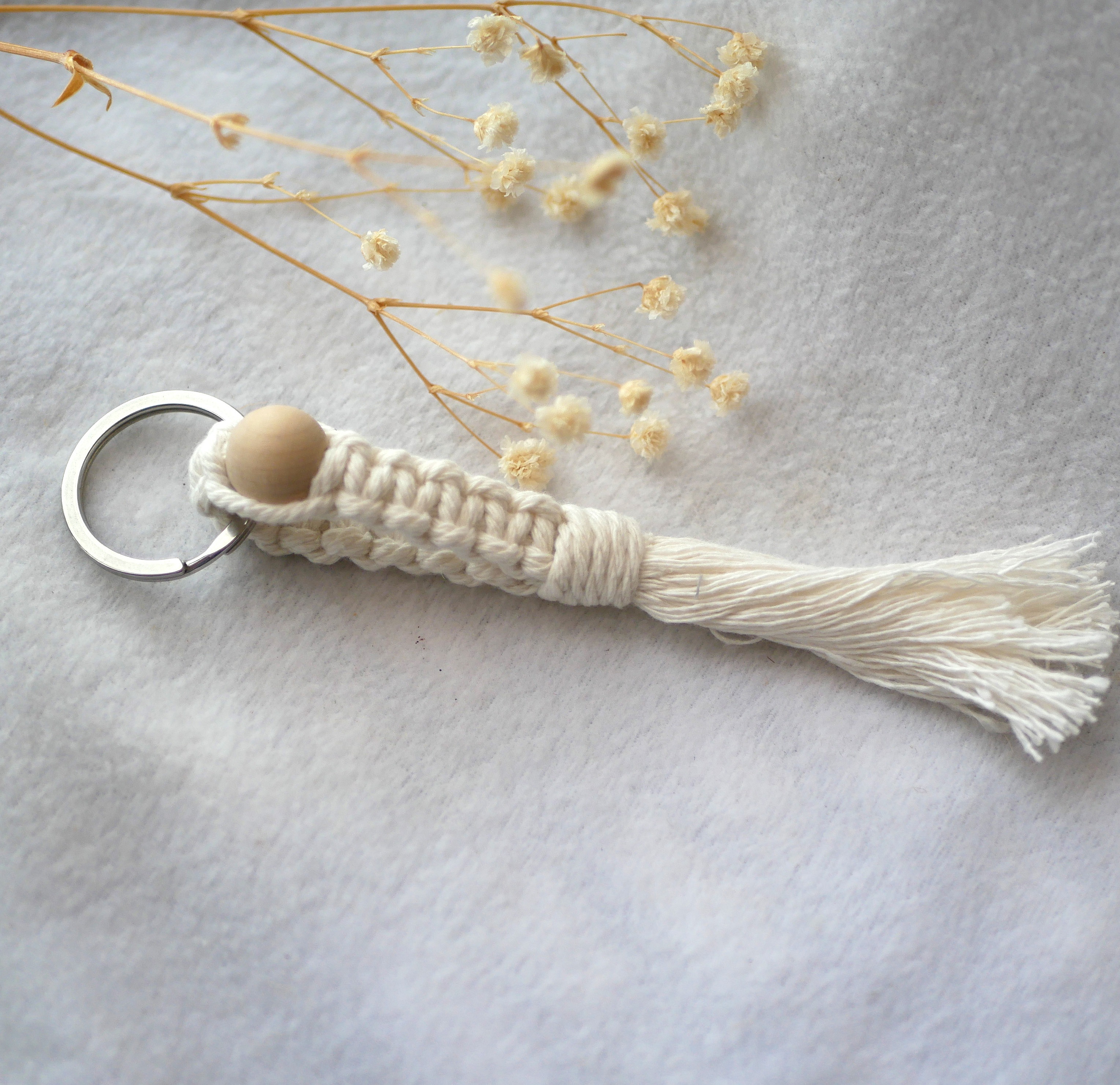 Porte-cl&eacute;s macram&eacute; perle en bois et corde coton couleur au choix 