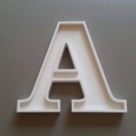 Hålbokstav i vit PVC CLARENDON