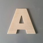 Bokstav i rått trä som ska målas modell ARIAL BLACK
