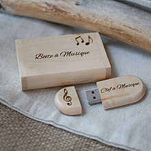 USB-minne på 128 GB, 3.0, i en personlig förpackning av ljust lönnträ