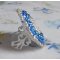 Azur-ring broderad med Swarovski-kristaller och pärlor
