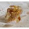Sunflower Gold Haute-Couture-ring broderad med 24 karat guldpläterade fröpärlor och Swarovski-kristaller 