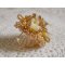 Sunflower Gold Haute-Couture-ring broderad med 24 karat guldpläterade fröpärlor och Swarovski-kristaller 