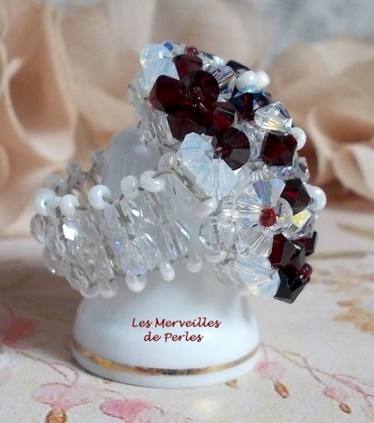 Granat och vit ring med Swarovski-kristallfacetter och spinnare