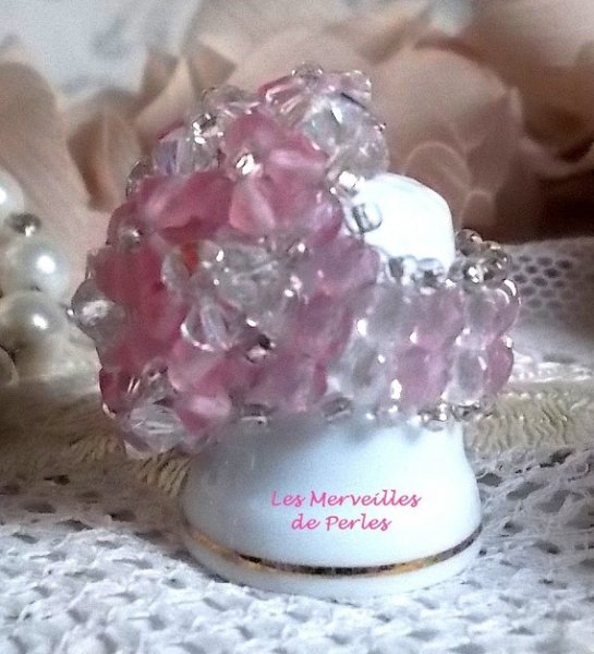 Glittrande rosa ring med Swarovski-kristallfacetter och spinnare