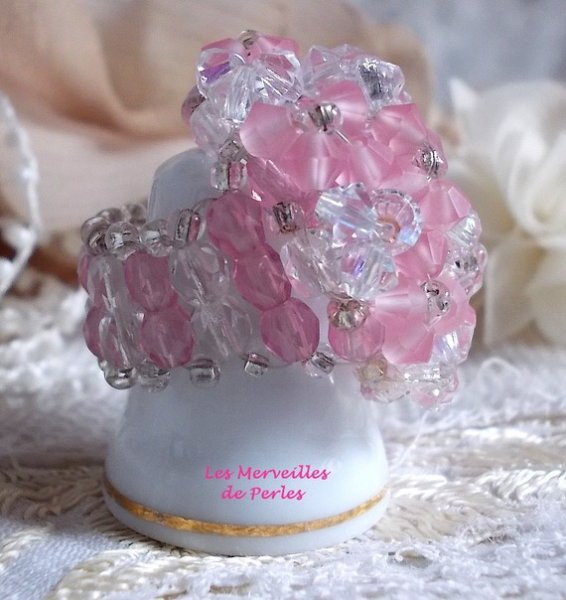 Glittrande rosa ring med Swarovski-kristallfacetter och spinnare