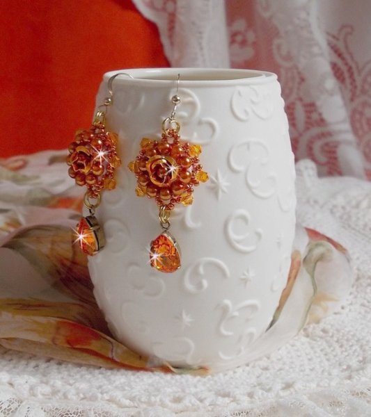 BO Lady in Orange broderad med Swarovski Tangerine kristaller, fröpärlor och bohemiska glaspärlor.