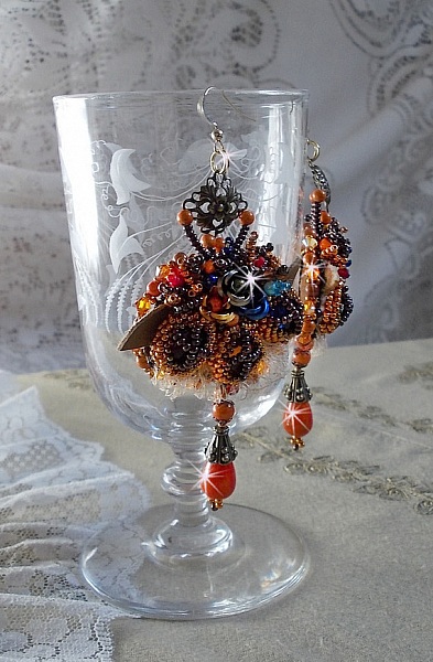 BO Chic Boho Ethnique Les R&ecirc;ves d'Acapulco, cabochons brod&eacute;es de diff&eacute;rentes perles.