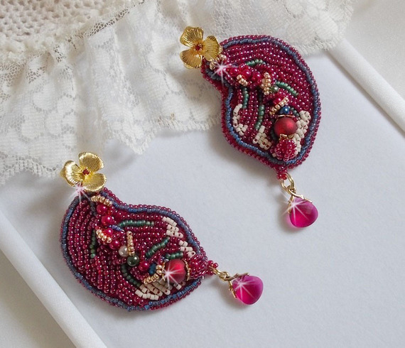 BO Enchantement d'Automne broderad med Swarovski-kristaller, pärlor och fröpärlor.