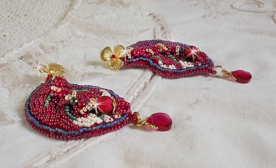 BO Enchantement d'Automne broderad med Swarovski-kristaller, pärlor och fröpärlor.