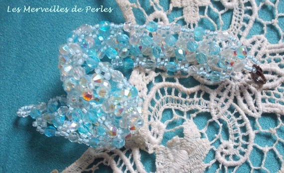Crystal Blue armband med Swarovski-kristallfacetter och spinnare