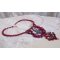 Halsband Enchantement d'Automne broderat med Bordeauxpärlor, spets, olika pärlor och fröpärlor.