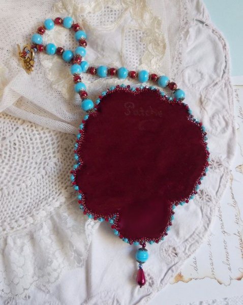 Bel'Art halsband med 1950 års hartscabochon, fröpärlor och Swarovski-kristallpärlor 