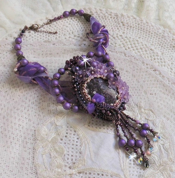 Kinesiska lila stenar hängande halsband med sugilit stenar