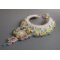 Envolée Fleurie halsband, lucitblommor, pärlor och pärlor broderade i Haute-Couture-stil.