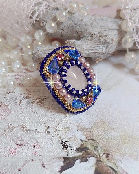 Amazon Gabrielle ring broderad med kvarts och Swarovski kristaller
