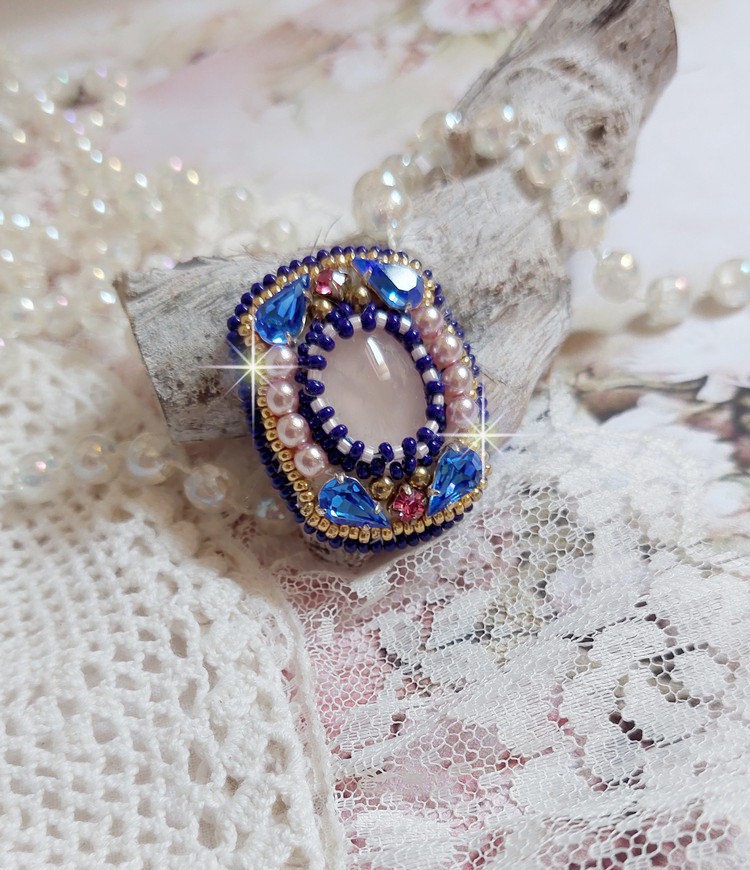 Amazon Gabrielle ring broderad med kvarts och Swarovski kristaller